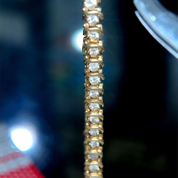 Gorgeous 14K Gold Diamond Tennis Bracelet - Picture 5 of 10